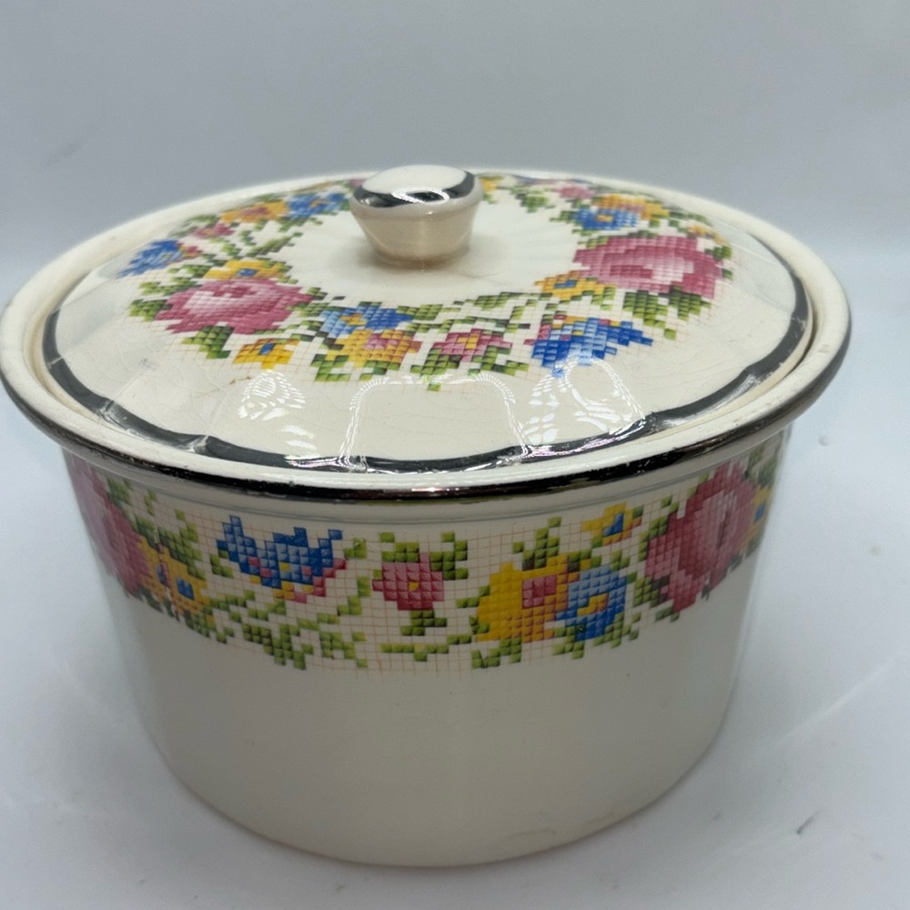 Harker pottery hot oven covered bakeware with lid